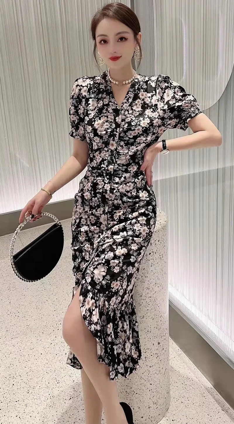 Top Quality New Summer Dress 2022 Fashionable Women V-Neck Vintage Floral Prints Button Front Short Sleeve Midi Mermaid Dress XL
Top Quality New Summer Dress 2022 Fashionable Women V-Neck Vintage Floral Prints Button Front Short Sleeve Midi Mermaid Dress XL