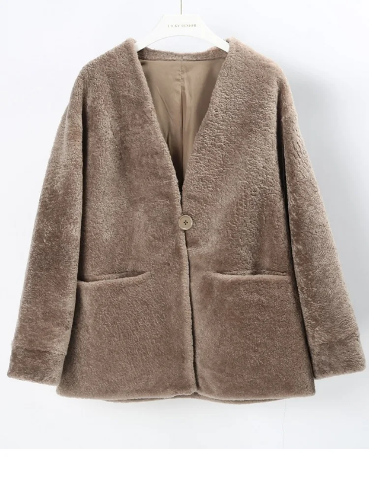 genuine Luxury brand 2023 Winter Jacket Women Natural Real Lamb Coat Double Faced Fur Thick Warm Loose Causal V-Neck New Fashion
genuine Luxury brand 2023 Winter Jacket Women Natural Real Lamb Coat Double Faced Fur Thick Warm Loose Causal V-Neck New Fashion