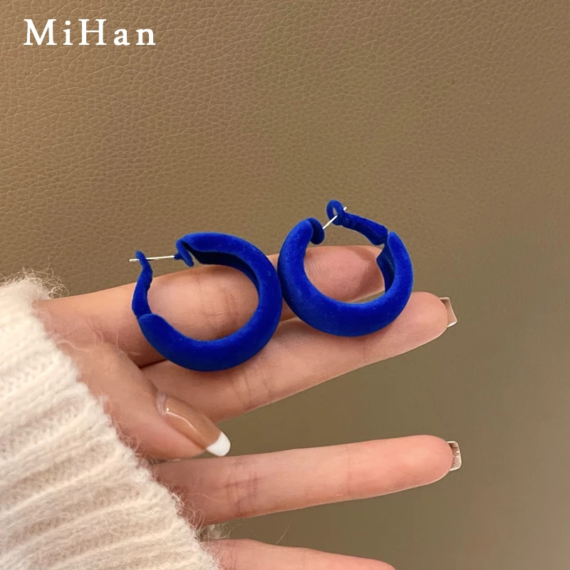 Mihan S925 needle Modern Jewelry Flocking Hoop Earrings Popular Design Vintage Temperament Blue Earrings For Women Party Gifts
Mihan S925 needle Modern Jewelry Flocking Hoop Earrings Popular Design Vintage Temperament Blue Earrings For Women Party Gifts