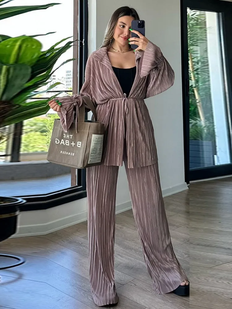 Fall Autumn Women Pleated Two Piece Lounge Sets Flare Long Sleeve Lapel Neck Open Front Tops and Flowy Boot Cut Trouser Suits
Fall Autumn Women Pleated Two Piece Lounge Sets Flare Long Sleeve Lapel Neck Open Front Tops and Flowy Boot Cut Trouser Suits