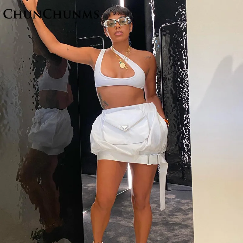 Fashion Triangle Metal High Waist Tightened Skirt Women Sexy Slim Lace Up Belt Lantern Skirts Street Wear Y2k Mini Dress 2022
Fashion Triangle Metal High Waist Tightened Skirt Women Sexy Slim Lace Up Belt Lantern Skirts Street Wear Y2k Mini Dress 2022