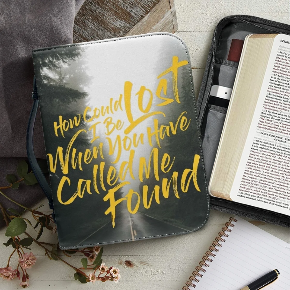 Women's Bible Storage Bags Bible Verse Printing Bible Cover Case Zippered Handle Handbags Practical Scripture Carrying Book Case
Women's Bible Storage Bags Bible Verse Printing Bible Cover Case Zippered Handle Handbags Practical Scripture Carrying Book Case
