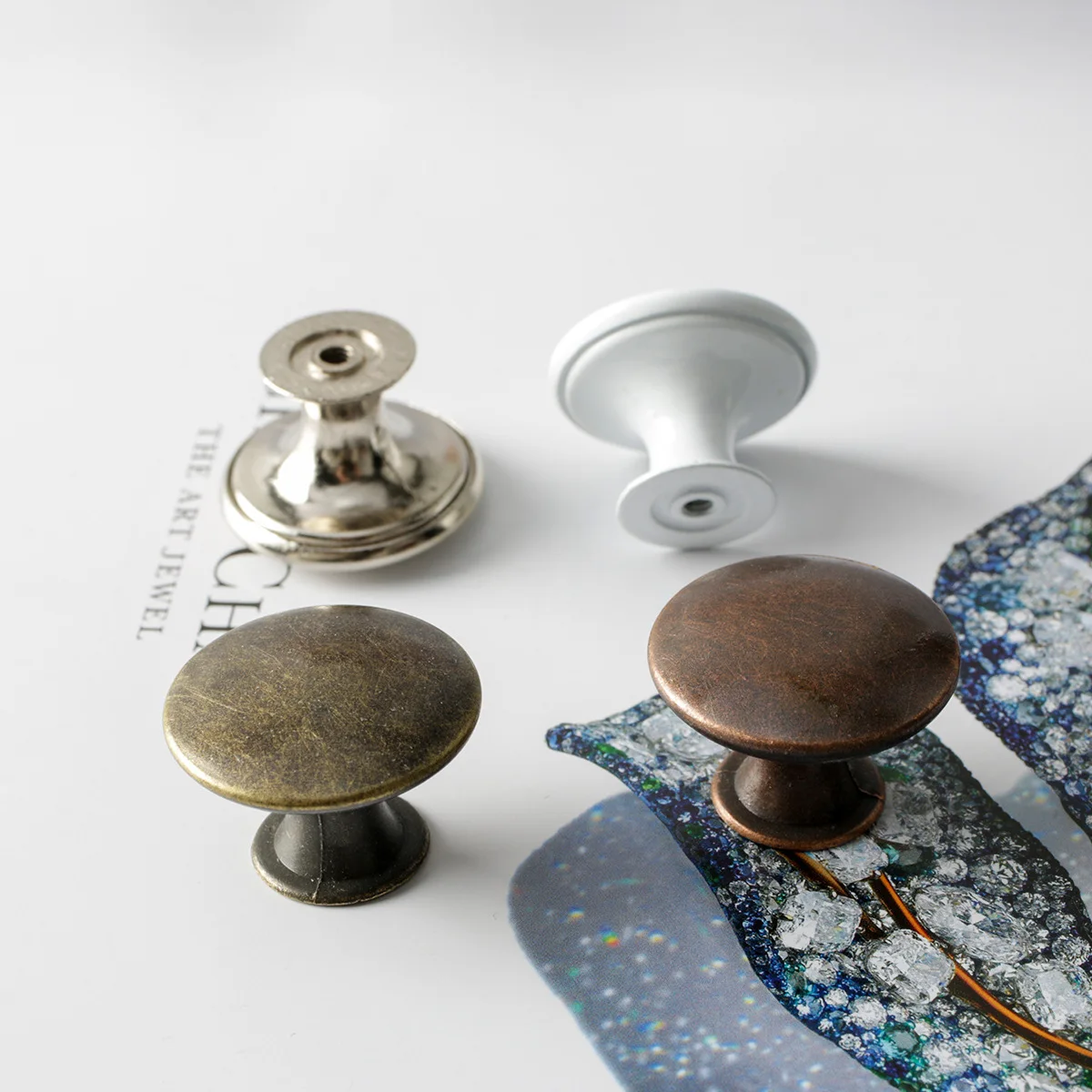 Retro Pull Handles Bronze Tone Alloy Kitchen Drawer Cabinet Door Knobs Furniture Hardware Fittings Cupboard Handle Hot
Retro Pull Handles Bronze Tone Alloy Kitchen Drawer Cabinet Door Knobs Furniture Hardware Fittings Cupboard Handle Hot
