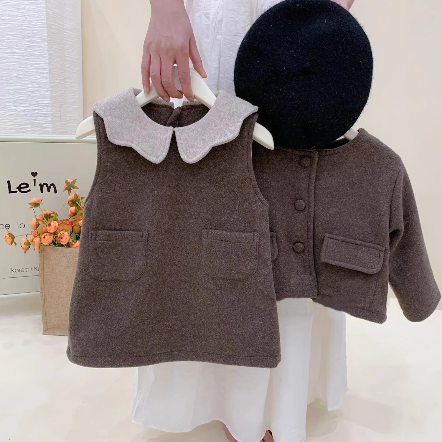 Korean 2023 Winter Kid Girls 2PCS Clothes Set Solid Woolen Outerwear Coat Velvet Patchwork Dress Sleeveless Children Girl Outfit
Korean 2023 Winter Kid Girls 2PCS Clothes Set Solid Woolen Outerwear Coat Velvet Patchwork Dress Sleeveless Children Girl Outfit