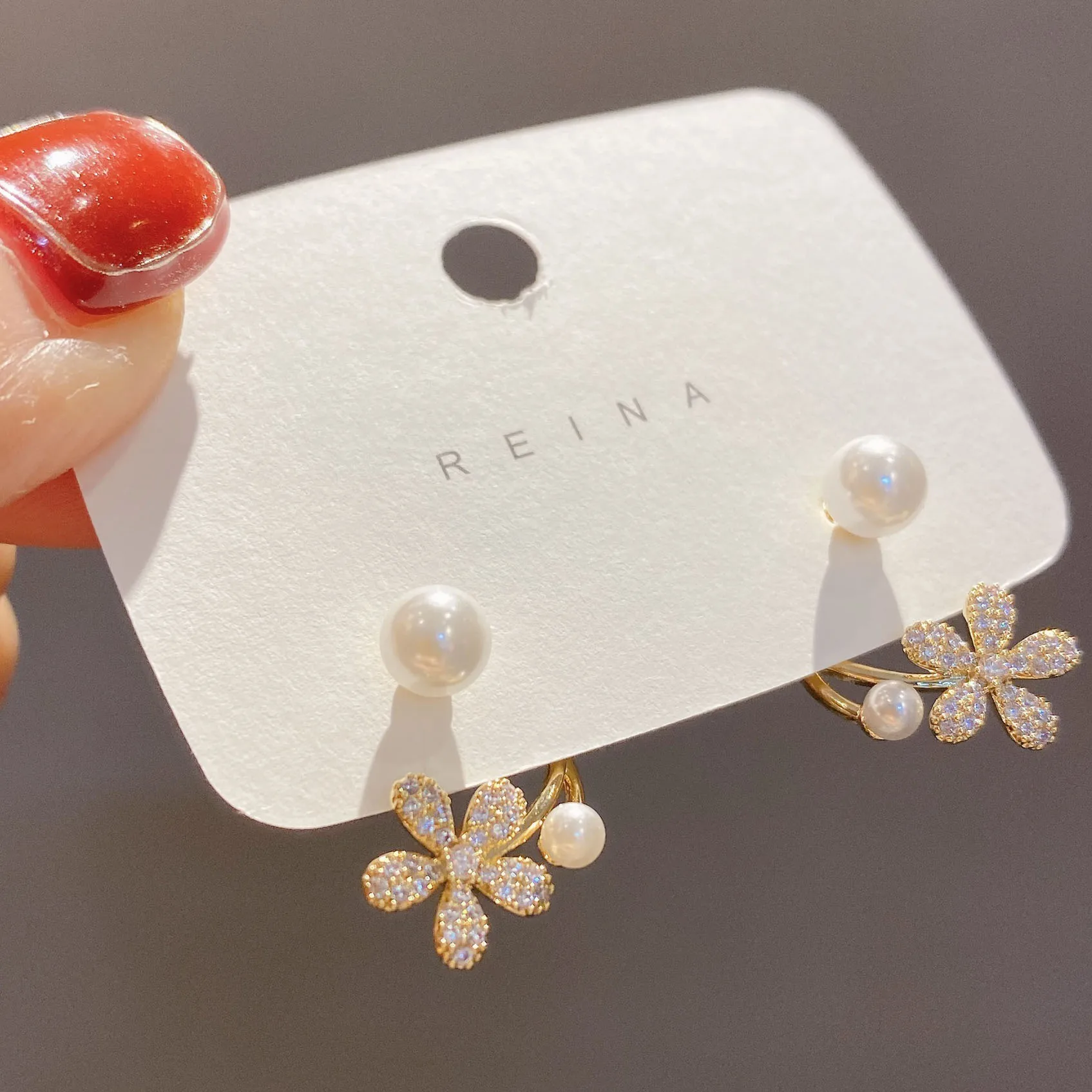 UhBinyca Korean Elegant Cute Flower Stud Earrings For Women Girls Fashion Metal Imitation Pearls Circle Boucle d'oreille Jewelry
UhBinyca Korean Elegant Cute Flower Stud Earrings For Women Girls Fashion Metal Imitation Pearls Circle Boucle d'oreille Jewelry
