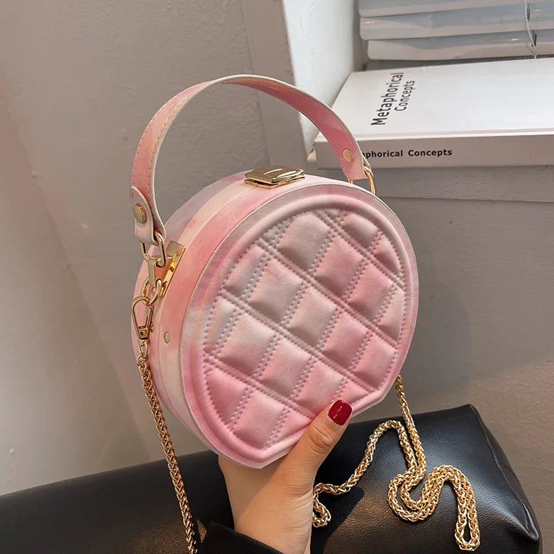 2022 New Ladies Versatile Gradient Chain Shoulder Bag Fashion Net Celebrity Messenger Bag High Quality Handbag Small Round Bag
2022 New Ladies Versatile Gradient Chain Shoulder Bag Fashion Net Celebrity Messenger Bag High Quality Handbag Small Round Bag