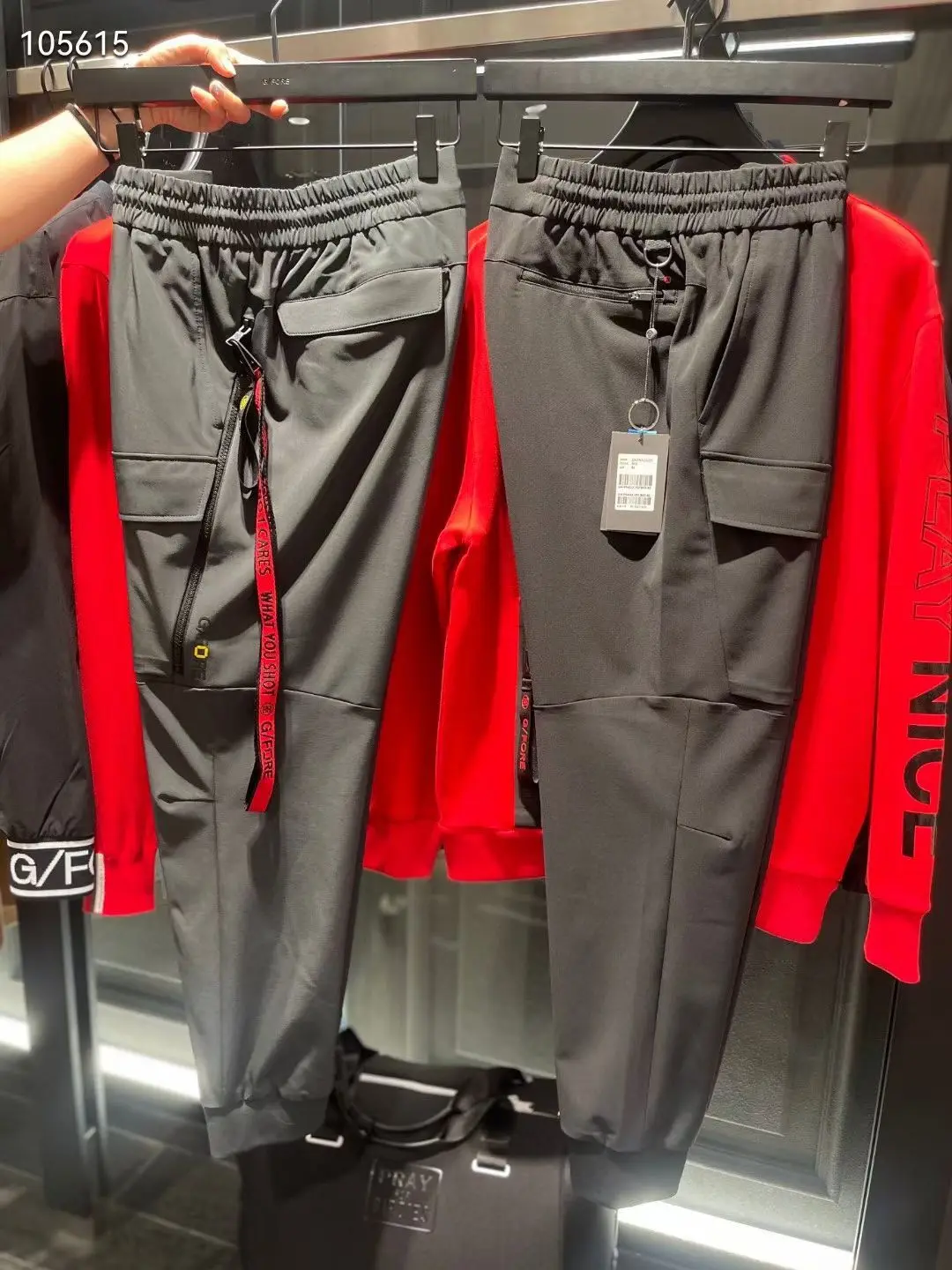 Men's autumn and winter new style sports casual men's pants tooling design is complex, and the design of the car is comfortable
Men's autumn and winter new style sports casual men's pants tooling design is complex, and the design of the car is comfortable