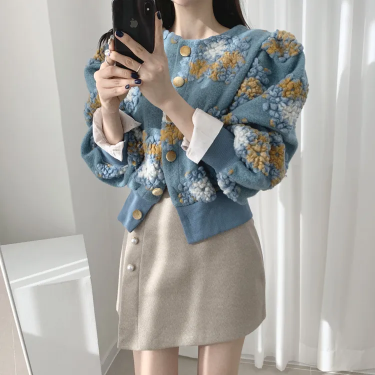 2021 Winter Fashion Women's Round Neck Retro Three-dimensional Flower Single-breasted Lantern Sleeve Waist Short Coat
2021 Winter Fashion Women's Round Neck Retro Three-dimensional Flower Single-breasted Lantern Sleeve Waist Short Coat
