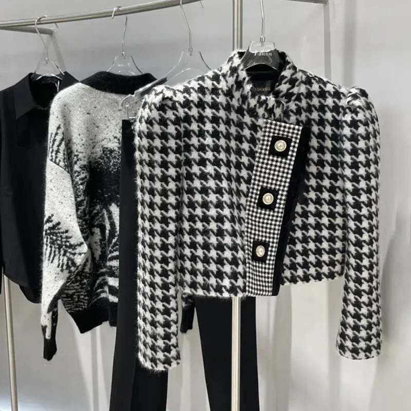 Vintage Design Houndstooth Cropped Jacket Women Luxury Autumn Winter Korean Fashion Stand Neck Short Tweed Coat Outerwear 2023
Vintage Design Houndstooth Cropped Jacket Women Luxury Autumn Winter Korean Fashion Stand Neck Short Tweed Coat Outerwear 2023