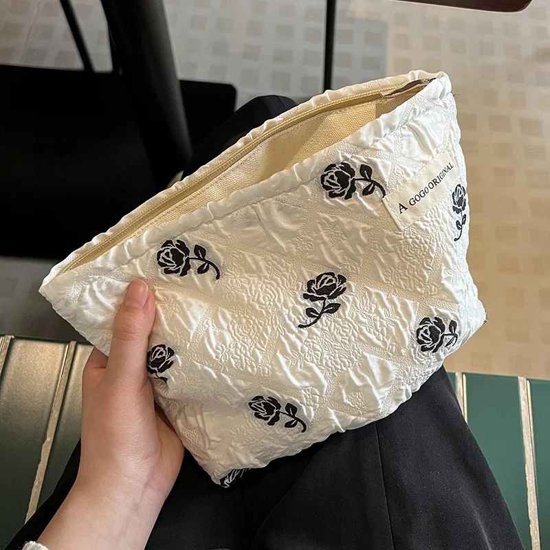New Hot Sale Rose Embroidered Canvas Cosmetic Bag Makeup Case Large Capacity Toiletries Organizer Women Fashion Handbag Clutch
New Hot Sale Rose Embroidered Canvas Cosmetic Bag Makeup Case Large Capacity Toiletries Organizer Women Fashion Handbag Clutch