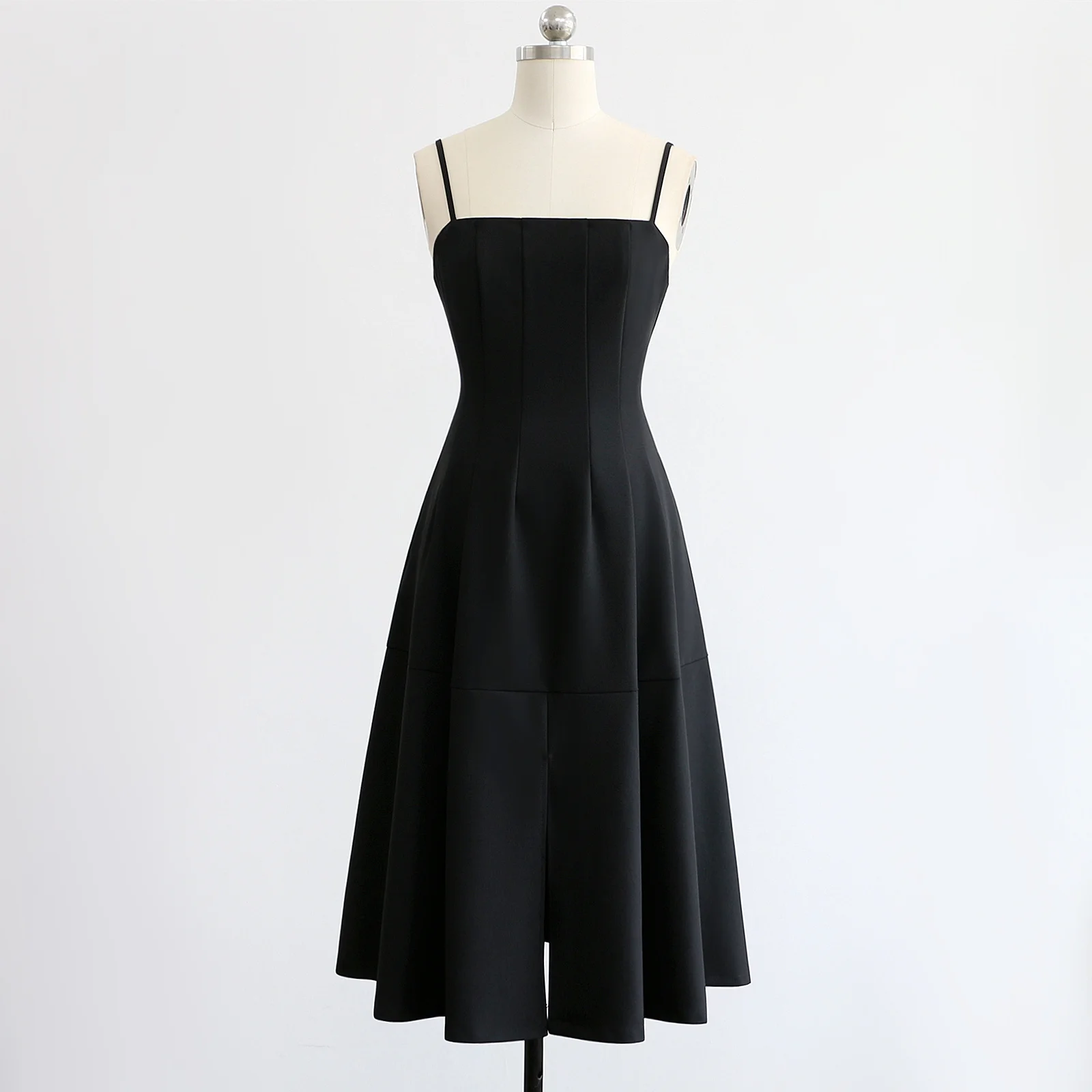 Новинка Лето 2023 элегантное и элегантное приталенное черное платье средней длины в стиле Хепберн на бретельках
Новинка Лето 2023 элегантное и элегантное приталенное черное платье средней длины в стиле Хепберн на бретельках