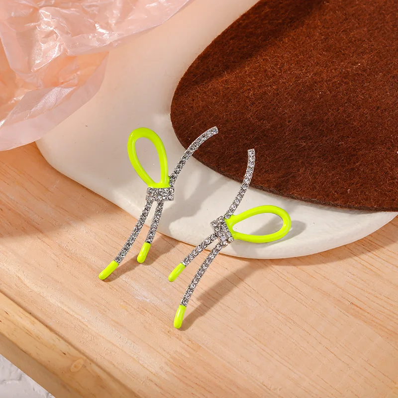 New Fashion Inlaid White Zircon Knot Colorblock Bow Earring Jewelry for Women Girl Jewelry Gifts
New Fashion Inlaid White Zircon Knot Colorblock Bow Earring Jewelry for Women Girl Jewelry Gifts