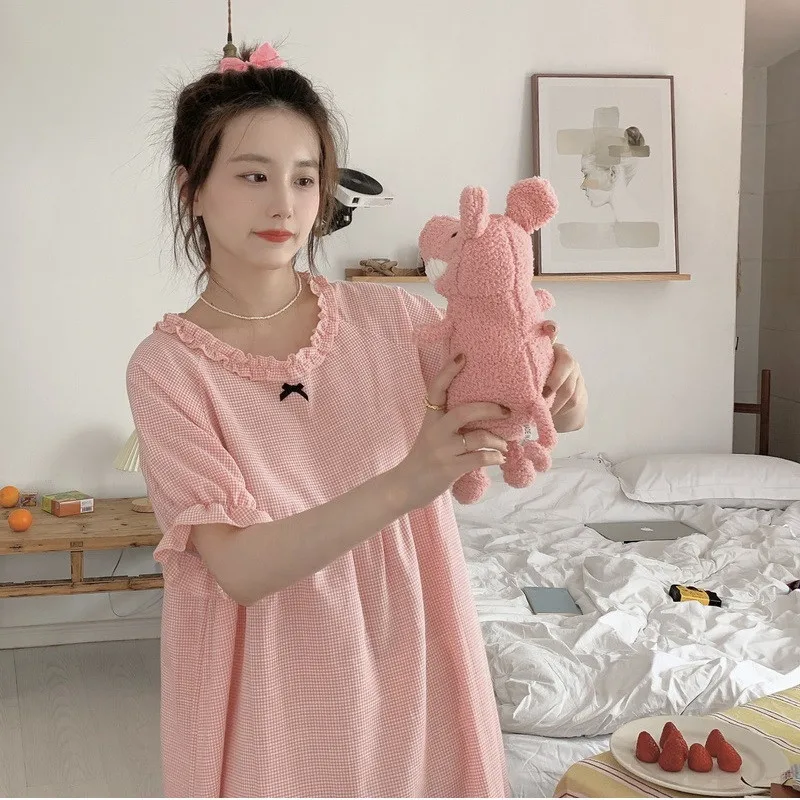 Korean Ins Summer Plaid Nightgown Women Short Sleeve Kawaii Cute Pink Bow Tie Sleepdress Out Wear Home Clothes Student Chic D393
Korean Ins Summer Plaid Nightgown Women Short Sleeve Kawaii Cute Pink Bow Tie Sleepdress Out Wear Home Clothes Student Chic D393