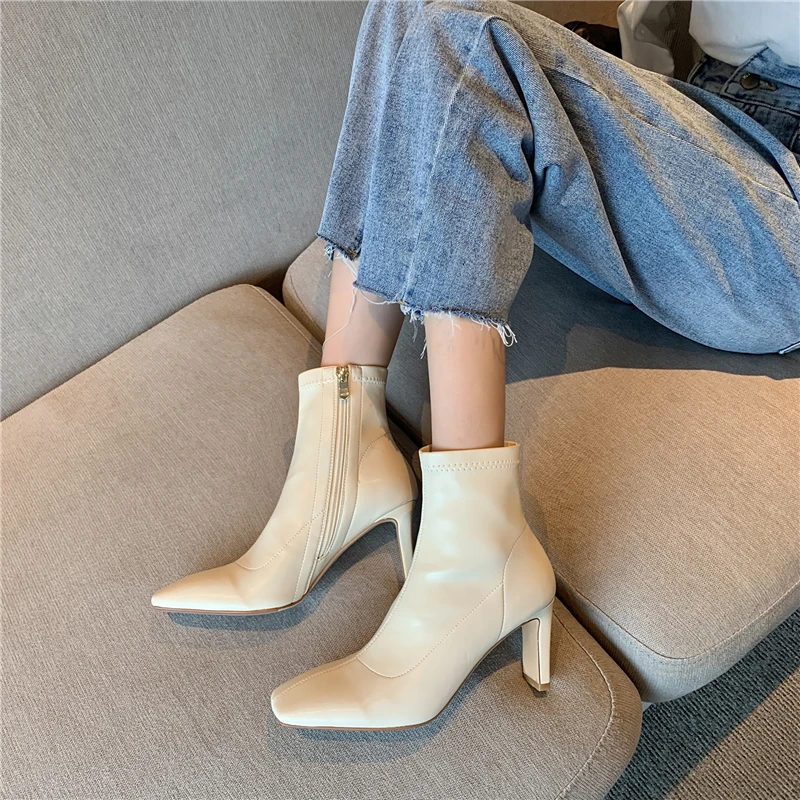 Женские ботильоны на квадратном каблуке, с молнией и квадратным носком
Женские ботильоны на квадратном каблуке, с молнией и квадратным носком