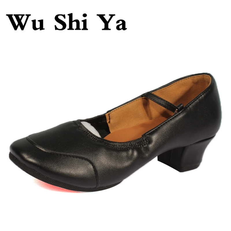 Female Adult Square Dance Shoes Soft Sole Middle and Old Age High Heel Dance Shoes Cow Tendon Sole Black Leather Ballroom danc
Female Adult Square Dance Shoes Soft Sole Middle and Old Age High Heel Dance Shoes Cow Tendon Sole Black Leather Ballroom danc