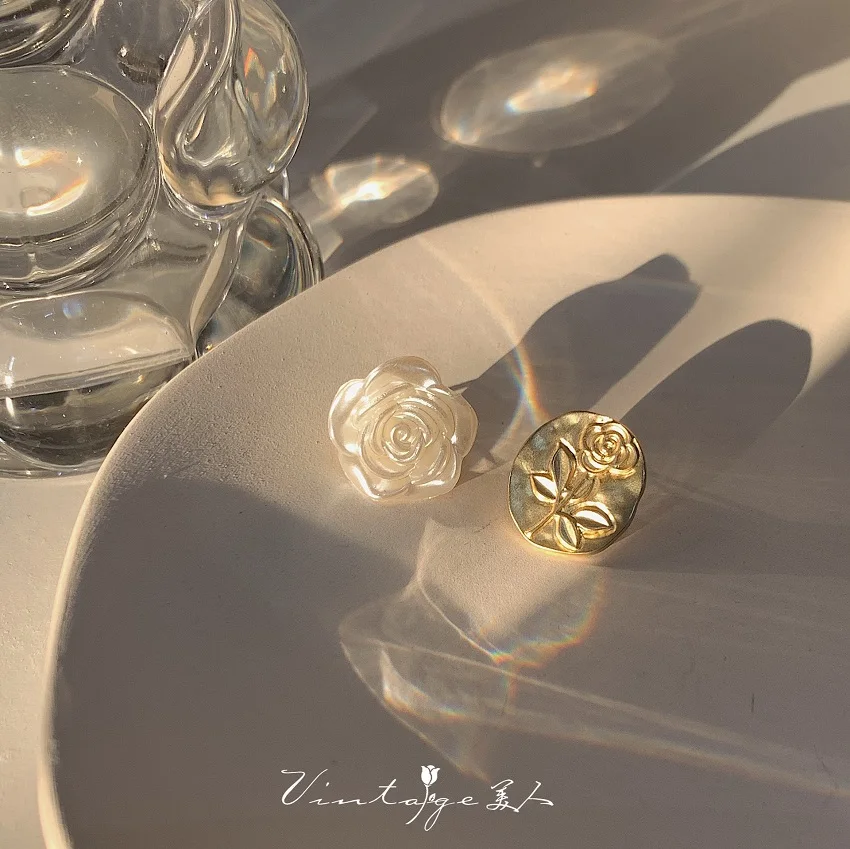 White Rose Whisky Asymmetry zircon Earrings For Women Trendy Shiny Pearls Dangle Earrings Korean Jewelry Girls Party
White Rose Whisky Asymmetry zircon Earrings For Women Trendy Shiny Pearls Dangle Earrings Korean Jewelry Girls Party
