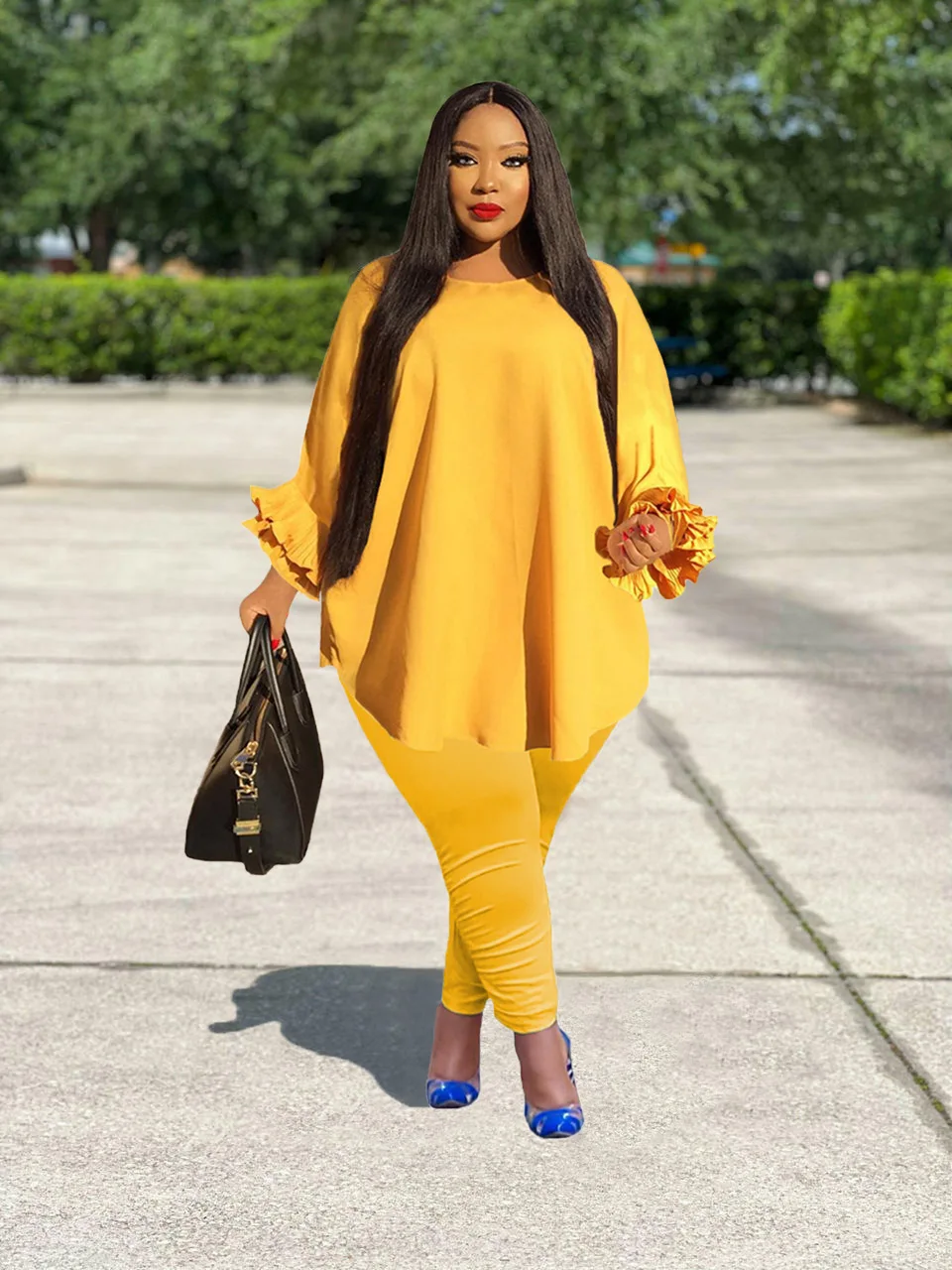 Женский костюм из двух предметов, футболка с длинным рукавом и лепестками
Женский костюм из двух предметов, футболка с длинным рукавом и лепестками