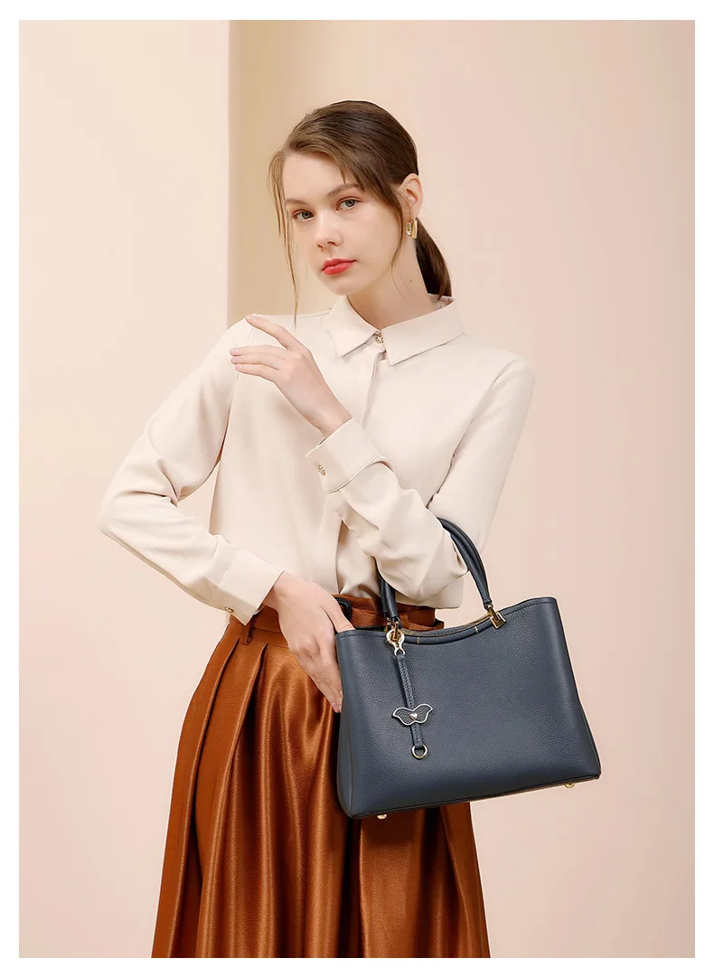 Real Leather Shell Bag Luxury Designer Handbags High Quality Tote Bags for Women Classical Genuine Leather Shoulder Bags
Real Leather Shell Bag Luxury Designer Handbags High Quality Tote Bags for Women Classical Genuine Leather Shoulder Bags