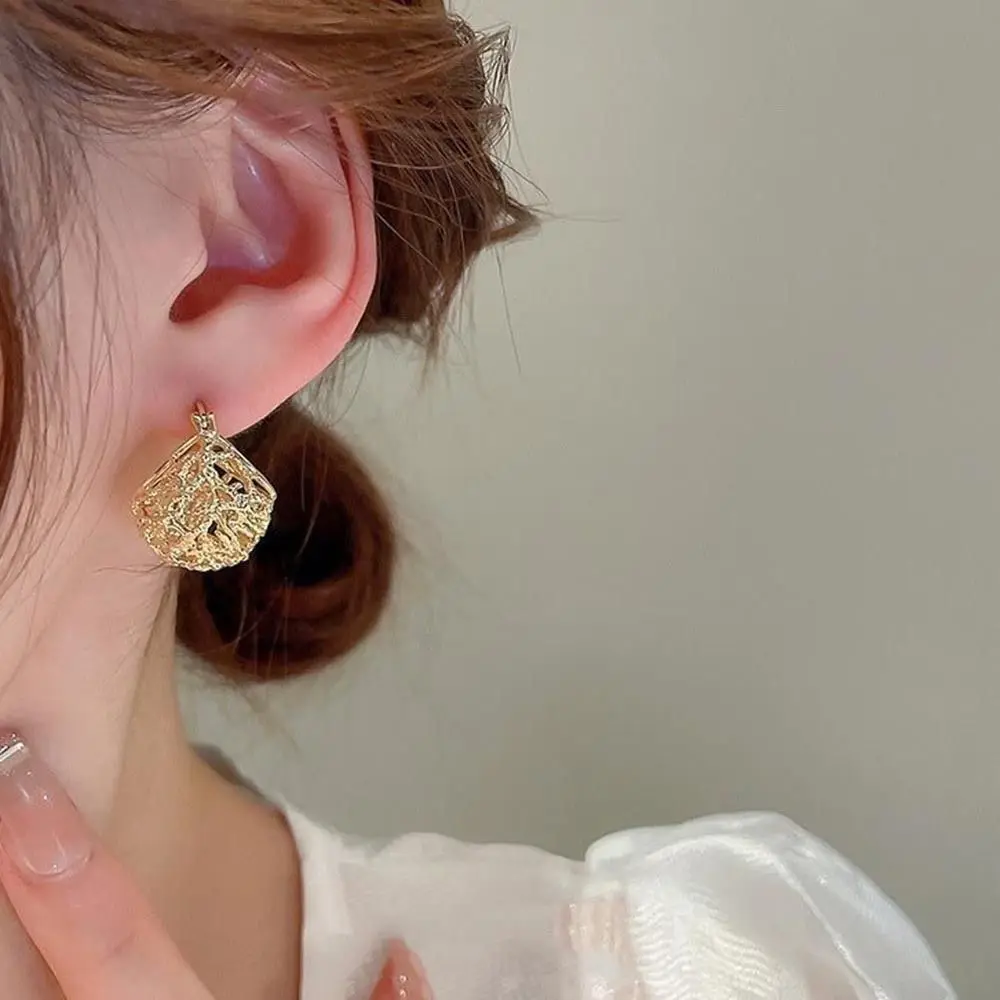 Korean Fashion Hollow Personalized Metal Earrings For Women Elegant Basket Hoop Earrings Girl Ball-shaped Luxury Jewelry Gifts
Korean Fashion Hollow Personalized Metal Earrings For Women Elegant Basket Hoop Earrings Girl Ball-shaped Luxury Jewelry Gifts