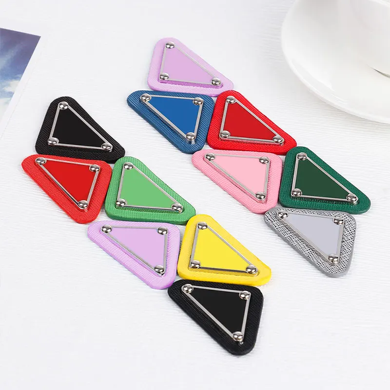 2pcs 11Colors PU Leather Triangle Clothing Label Stickers DIY Handmade Jeans Coat Pants Shoes Hat Bag Appliques Sew Patches
2pcs 11Colors PU Leather Triangle Clothing Label Stickers DIY Handmade Jeans Coat Pants Shoes Hat Bag Appliques Sew Patches