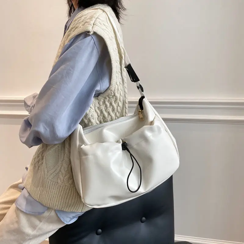 Сумка-кроссбоди женская диагональная из экокожи, модный саквояж на плечо большой вместимости в повседневном стиле, однотонная плиссирован...
Сумка-кроссбоди женская диагональная из экокожи, модный саквояж на плечо большой вместимости в повседневном стиле, однотонная плиссирован...