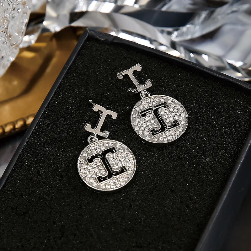 New Letter Long Earrings Flash Zircon Gold Color/silver Color Earrings for Women 2020 Brincos Female Fashion Jewelry Kolczyki
New Letter Long Earrings Flash Zircon Gold Color/silver Color Earrings for Women 2020 Brincos Female Fashion Jewelry Kolczyki