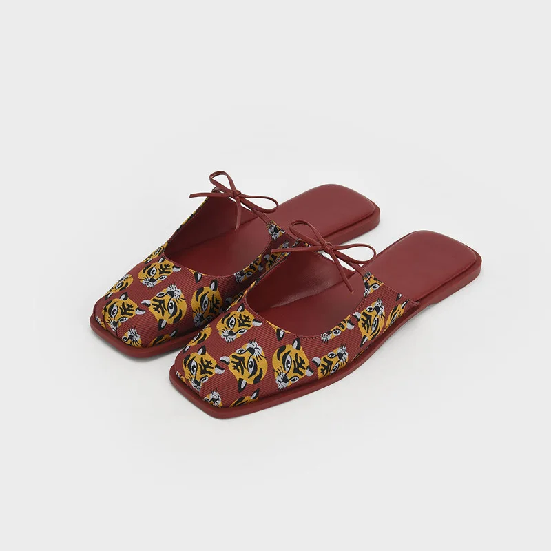 Mujer Sapato Fashion Personality Women Shoe 2022Early Spring Bow Tiger Headwear Flat Heel Slippers Retro Single Shoe Women Mules
Mujer Sapato Fashion Personality Women Shoe 2022Early Spring Bow Tiger Headwear Flat Heel Slippers Retro Single Shoe Women Mules