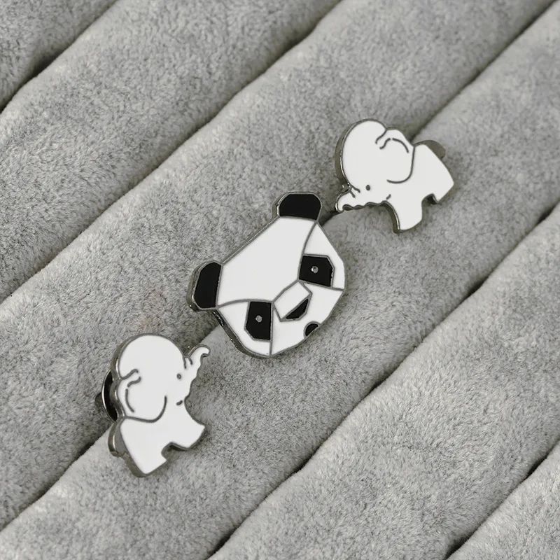 Fashion Jewelry Wholesale Baby Elephant Brooch Drip Brooch Woman Cute Panda Shape Hot Sale Christmas Send A Gift To A Friend
Fashion Jewelry Wholesale Baby Elephant Brooch Drip Brooch Woman Cute Panda Shape Hot Sale Christmas Send A Gift To A Friend