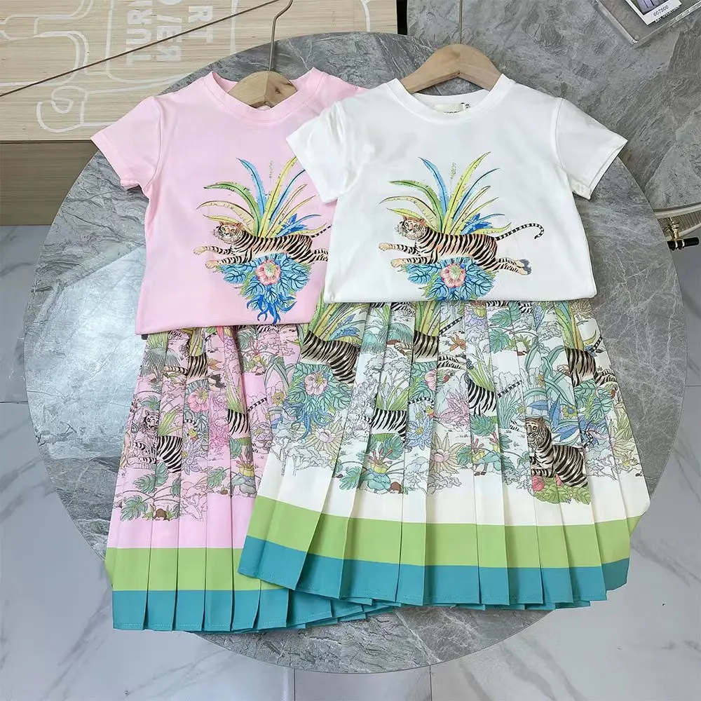 2022 High-end customized summer explosive children's clothing and girls' dress set skirt tiger pattern short-sleeve top + tiger
2022 High-end customized summer explosive children's clothing and girls' dress set skirt tiger pattern short-sleeve top + tiger