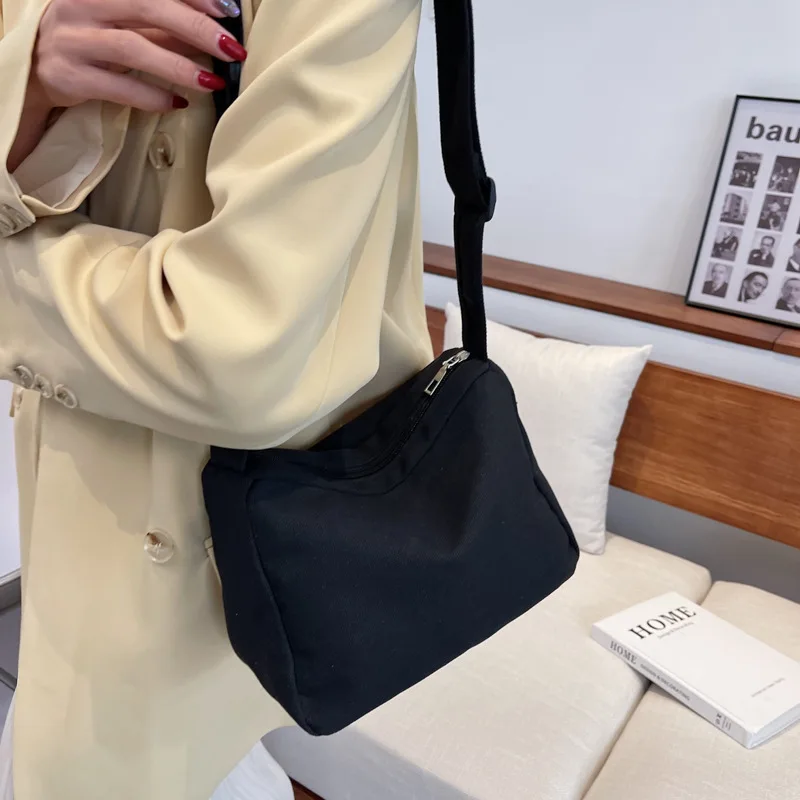 Large-capacity Shoulder Bag 2023 New Women's Fashion Simple Commuter Messenger Tote Bag
Large-capacity Shoulder Bag 2023 New Women's Fashion Simple Commuter Messenger Tote Bag