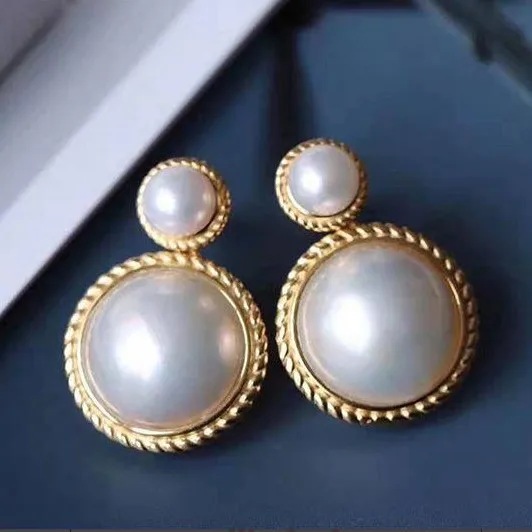 Natural Sea Mabe Pearl Stud Earrings for Women Temperament Wild High-Grade Vintage Earrings Hong Kong Style Nostalgic Earrings 
Natural Sea Mabe Pearl Stud Earrings for Women Temperament Wild High-Grade Vintage Earrings Hong Kong Style Nostalgic Earrings