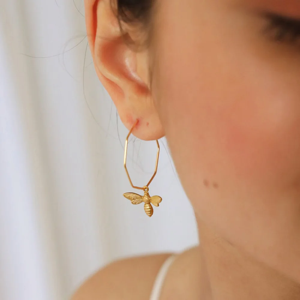Bohemian Gold Color Little Bee Dangle Earrings For Women Street Fashion Insect Earrings Ladies Girl Statement Trending Jewelry
Bohemian Gold Color Little Bee Dangle Earrings For Women Street Fashion Insect Earrings Ladies Girl Statement Trending Jewelry
