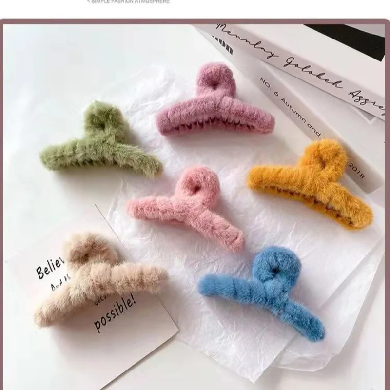 2022 Plush Hair Claw Elegant Acrylic Hairpins Faux Fur Hair Clip Barrette Crab Headwear for Women Girls Hair Accessories
2022 Plush Hair Claw Elegant Acrylic Hairpins Faux Fur Hair Clip Barrette Crab Headwear for Women Girls Hair Accessories