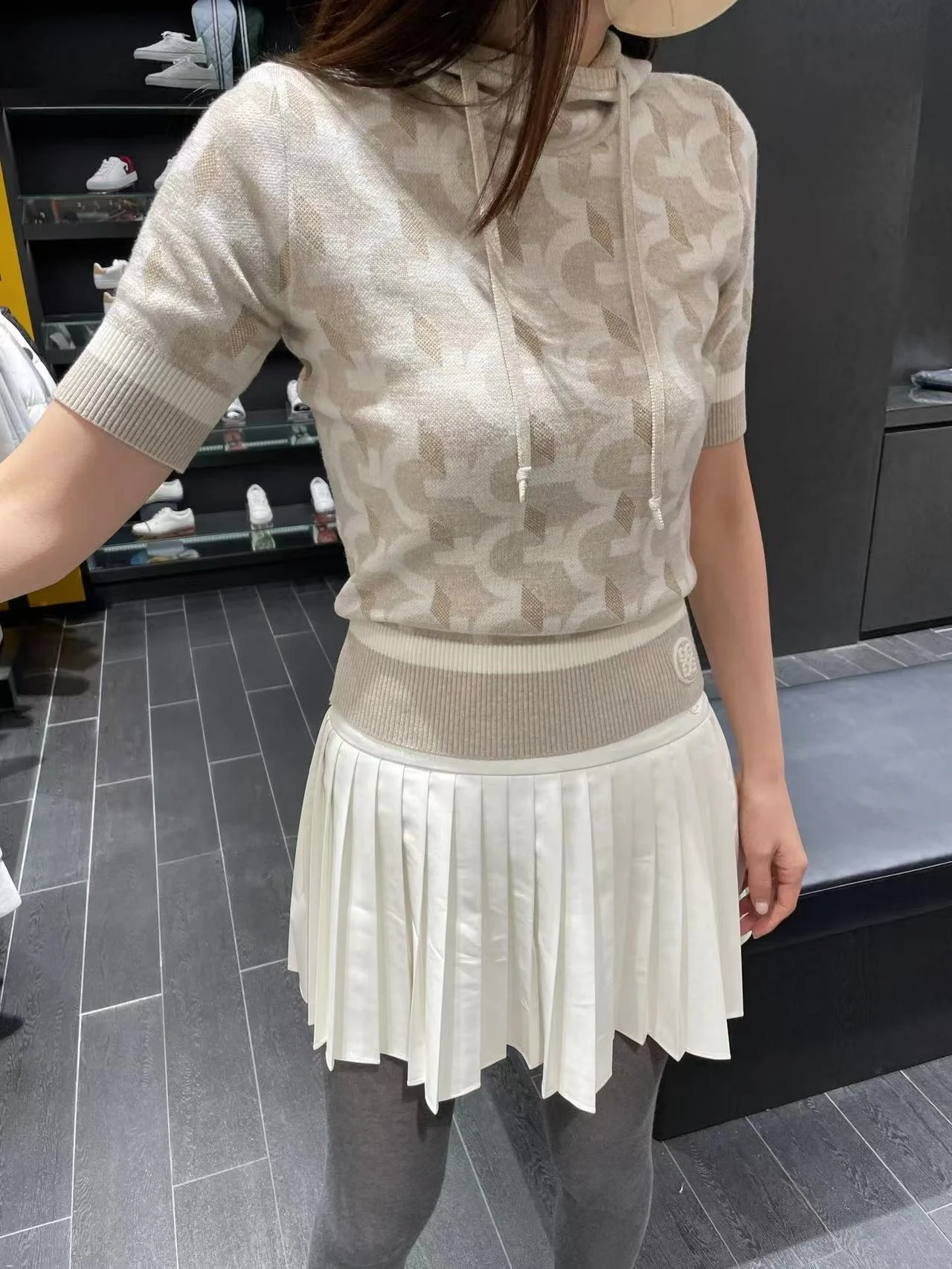 Spring and autumn 2022 new model Golf Clothing Women's Knit Shirts Hooded Short Sleeve Pleated Skirt Slim Fit Stretch Golf Top
Spring and autumn 2022 new model Golf Clothing Women's Knit Shirts Hooded Short Sleeve Pleated Skirt Slim Fit Stretch Golf Top