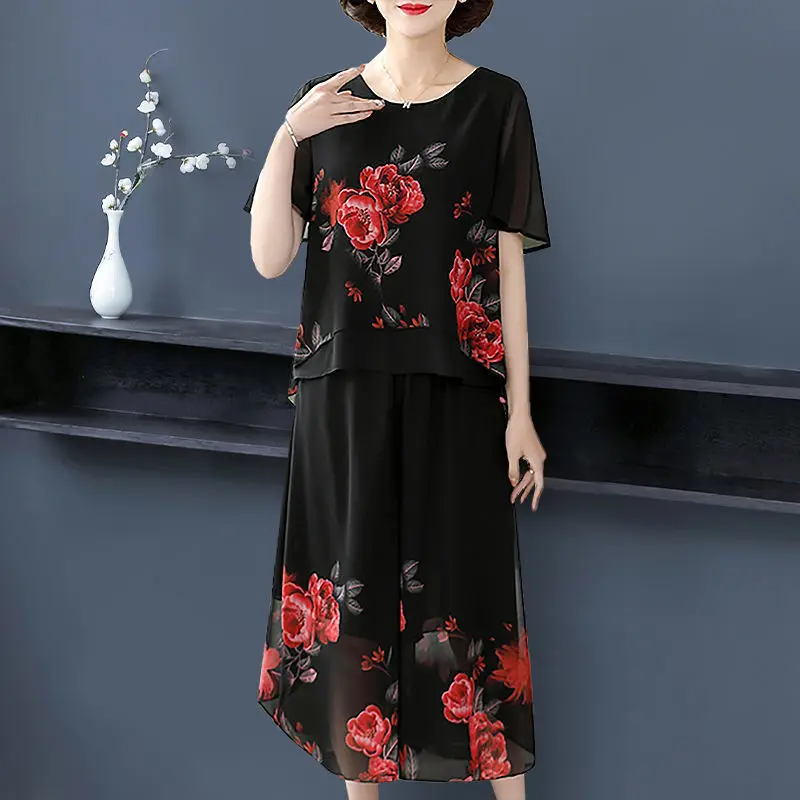 Fdfklak Flower Printed Middle Aged Mother 2 Piece Sets Womens Outfits Short Sleeve Wide Leg Cropped Pant Suit L-5XL
Fdfklak Flower Printed Middle Aged Mother 2 Piece Sets Womens Outfits Short Sleeve Wide Leg Cropped Pant Suit L-5XL