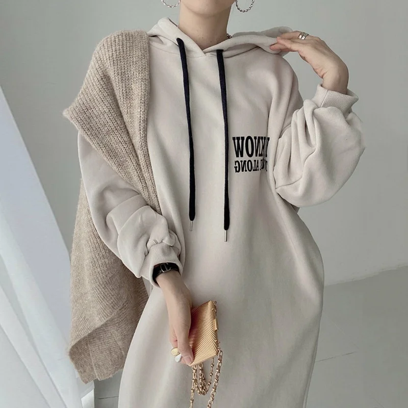 Корейское шикарное осеннее свободное повседневное длинное платье-свитер с капюшоном спереди и сзади с буквенным принтом для женщин 
Корейское шикарное осеннее свободное повседневное длинное платье-свитер с капюшоном спереди и сзади с буквенным принтом для женщин