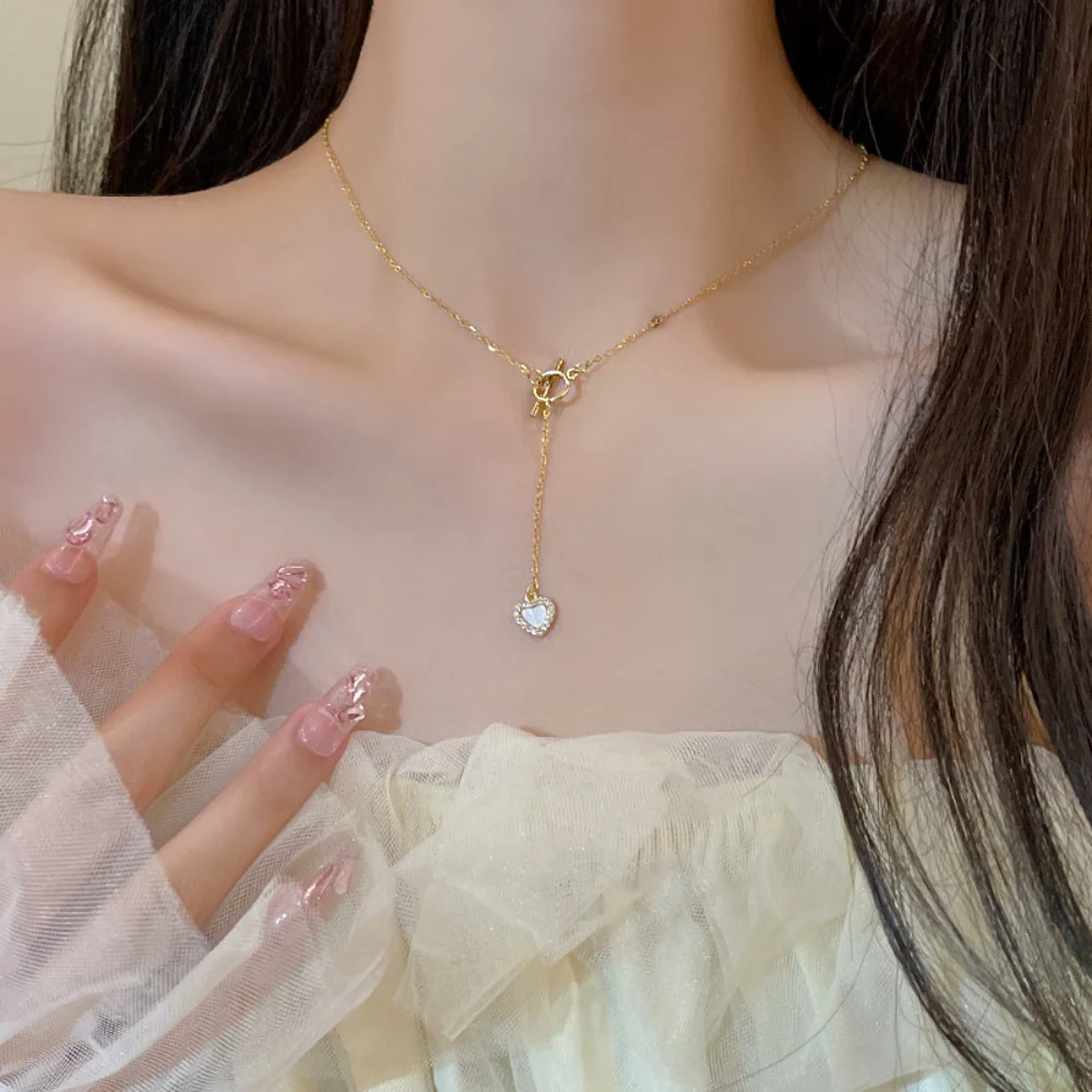 Корейская версия, ретро-ожерелье Fritillaria Love для женщин, Высококачественная простая Изысканная Женская бижутерия из нержавеющей стали 
Корейская версия, ретро-ожерелье Fritillaria Love для женщин, Высококачественная простая Изысканная Женская бижутерия из нержавеющей стали