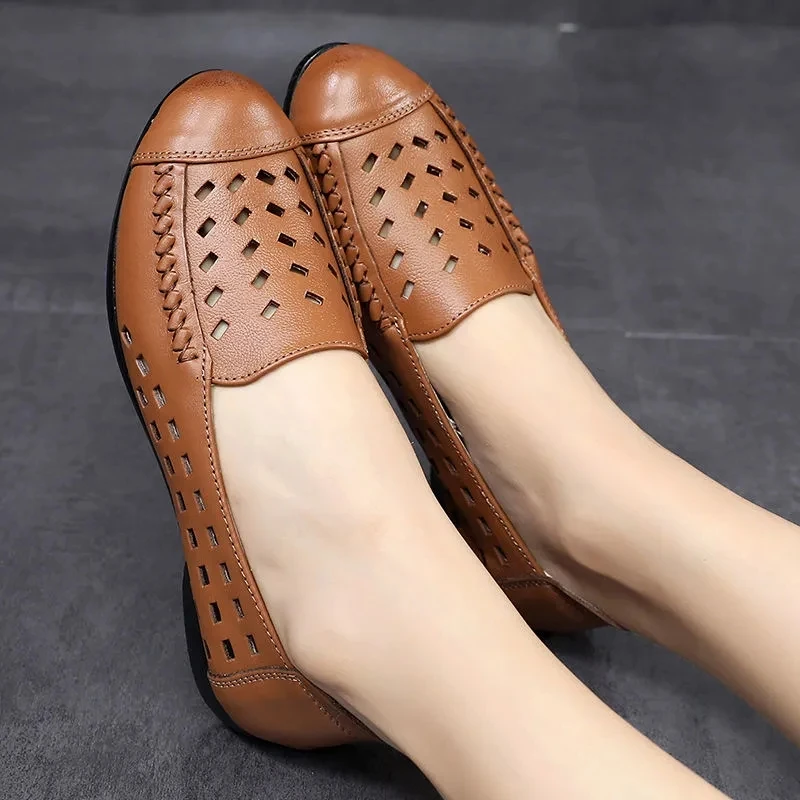 Genuine Leather Hollow Out Flats Shoes Women's Spring Summer Loafers Mom Breathable Soft Moccasins Comfy Dressy Shoes For Women
Genuine Leather Hollow Out Flats Shoes Women's Spring Summer Loafers Mom Breathable Soft Moccasins Comfy Dressy Shoes For Women
