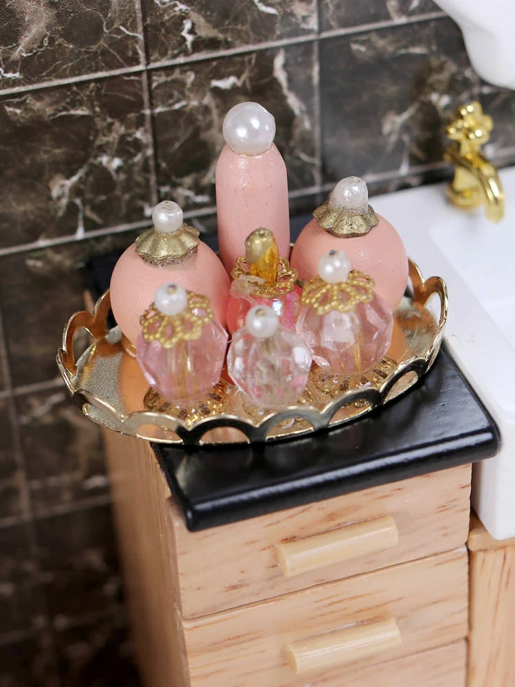BJD 1:12 Mini Doll House Model Perfume Set Ornament Pocket Food Play Accessories Landscape Miniature Cosmetics Set 
BJD 1:12 Mini Doll House Model Perfume Set Ornament Pocket Food Play Accessories Landscape Miniature Cosmetics Set