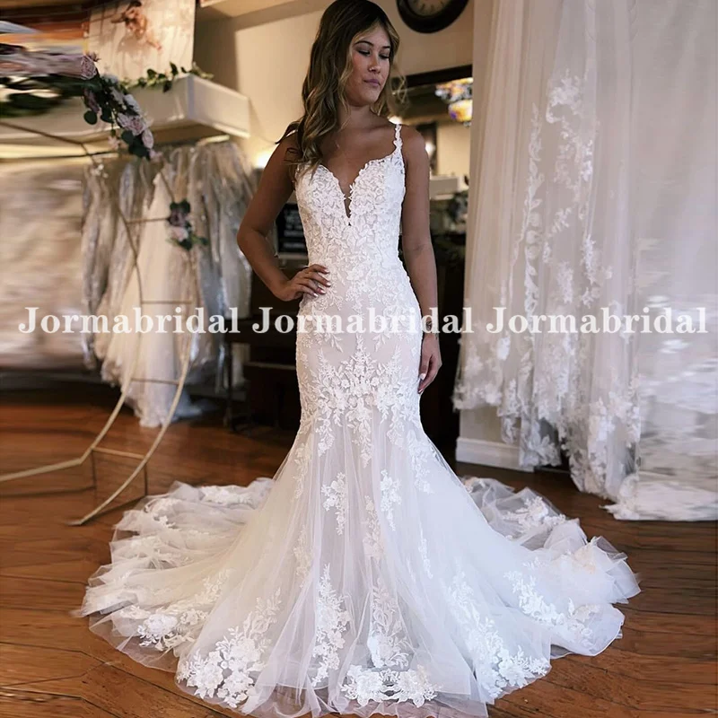 Whimsy Lace Appliques Mermaid Bridal Gown with Plunging V-Neckline Spaghetti Straps Illusion Long Chapel Train vestidos de novia
Whimsy Lace Appliques Mermaid Bridal Gown with Plunging V-Neckline Spaghetti Straps Illusion Long Chapel Train vestidos de novia