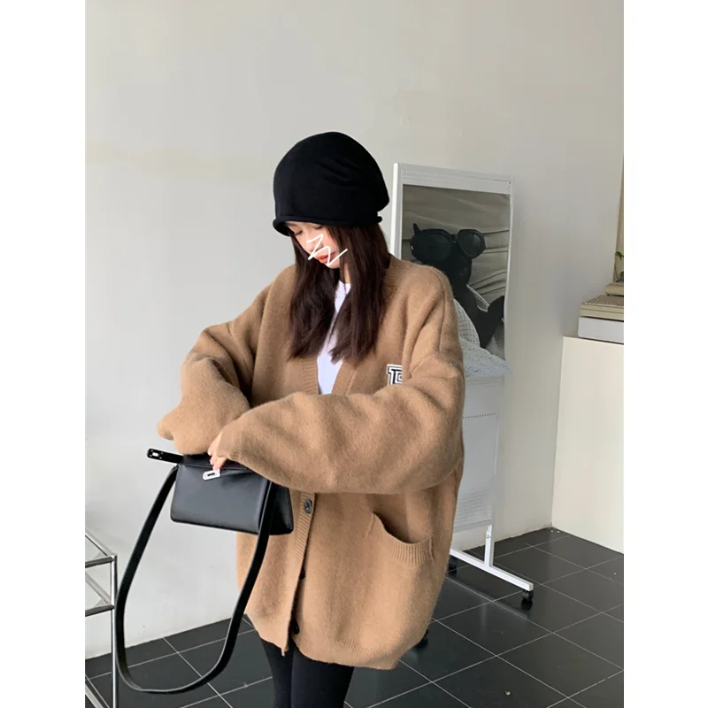 Women's Fashion New Style Lazy Style Vintage Knitted Cardigan Coat Temperament Versatile Comfortable Blouse Autumn and Winter
Women's Fashion New Style Lazy Style Vintage Knitted Cardigan Coat Temperament Versatile Comfortable Blouse Autumn and Winter