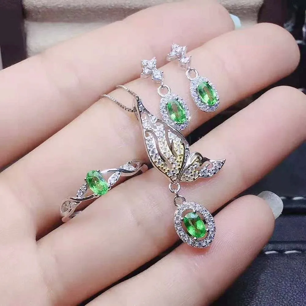 Natural Tsavorite S925 Pure Silver Ring Earring Pendant Necklace Set Fashion Fine Wedding Jewelry Women Free Shipping MeiBaPJ FS
Natural Tsavorite S925 Pure Silver Ring Earring Pendant Necklace Set Fashion Fine Wedding Jewelry Women Free Shipping MeiBaPJ FS