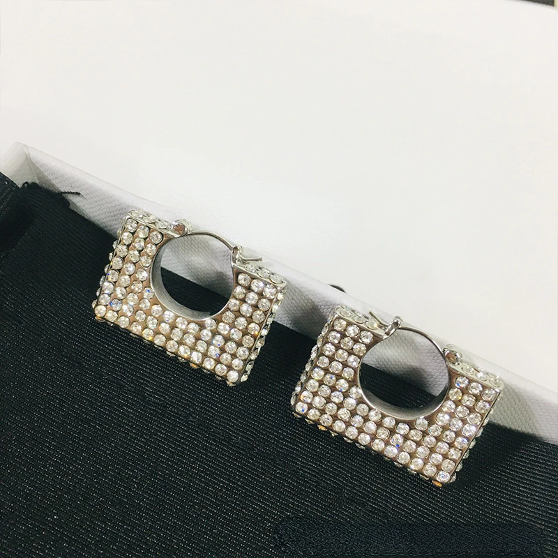 2022 Square Bag Earrings Diamond-Embedded Super Flash Earrings Light Luxury High Sense Special-Interest Earrings Women
2022 Square Bag Earrings Diamond-Embedded Super Flash Earrings Light Luxury High Sense Special-Interest Earrings Women
