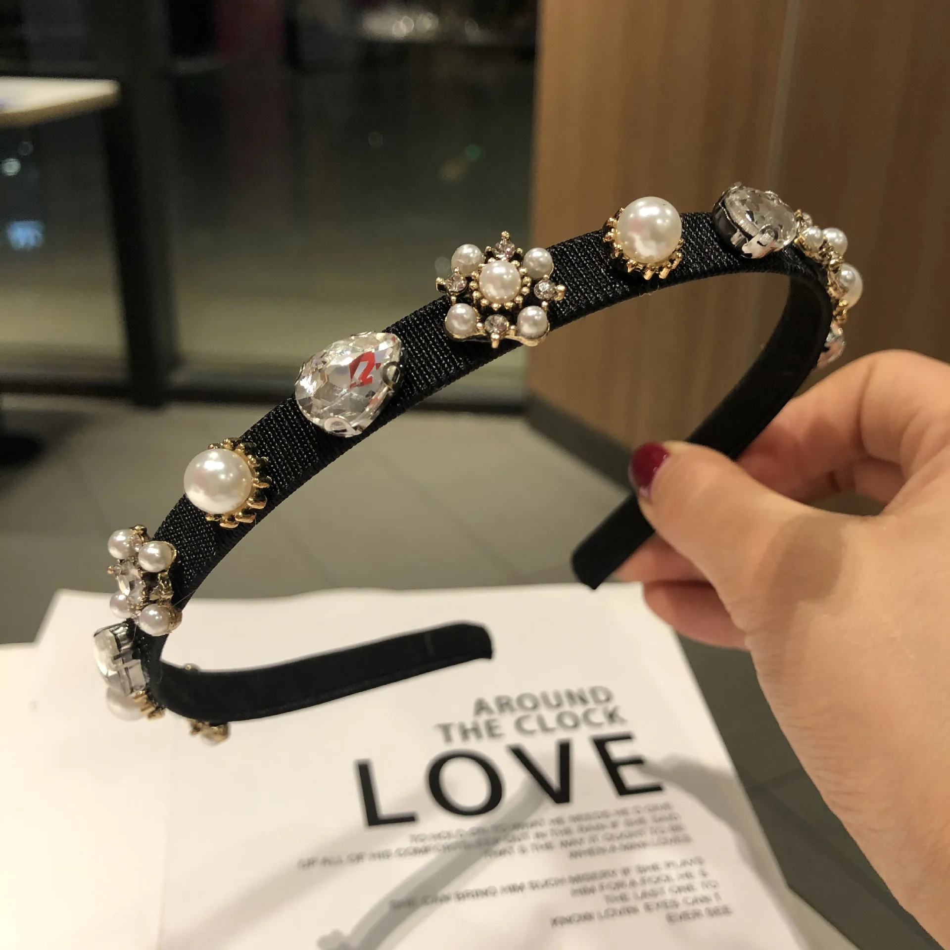 Full Drilling Heavy Work Hair Hoop French Light Luxury Flash Water Bit Hoop Quality Head Buckle Hair Clip Hair Compression
Full Drilling Heavy Work Hair Hoop French Light Luxury Flash Water Bit Hoop Quality Head Buckle Hair Clip Hair Compression