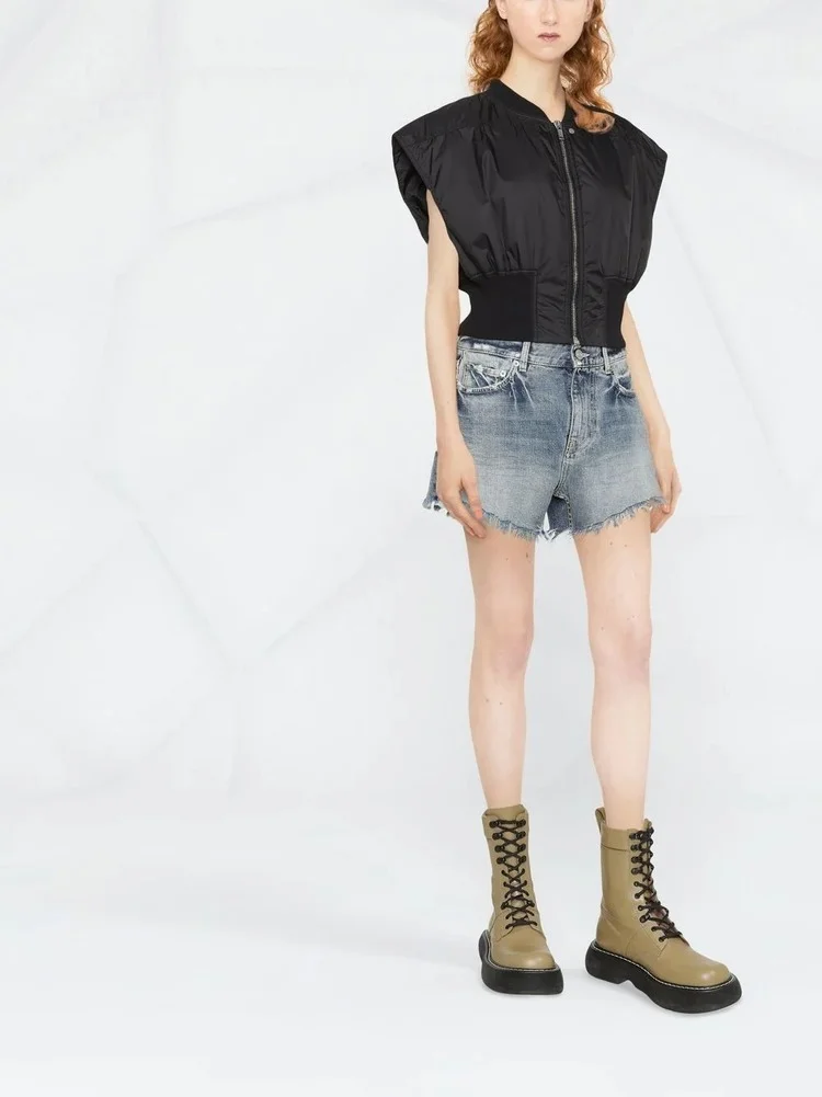 128027 128026 Fashion Classic 22 Luxury designerer cloth Hair whisker Dilapidated Washing water Denim shorts
128027 128026 Fashion Classic 22 Luxury designerer cloth Hair whisker Dilapidated Washing water Denim shorts