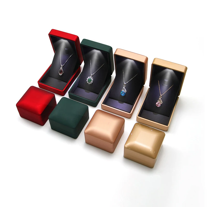 New Coming Proposal LED Light Jewellery Case Necklace Pendant Ring Ornaments Gift Wedding Packaging Display Storage Box
New Coming Proposal LED Light Jewellery Case Necklace Pendant Ring Ornaments Gift Wedding Packaging Display Storage Box
