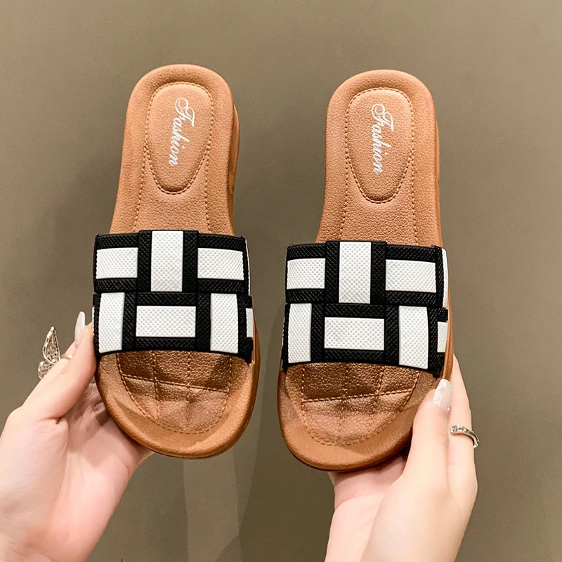 Summer Woman Slipper Fashion Design Soft Sole Flats Sandalias 2023 Casaul Outdoor Beach Slides Flip Flop 1
Summer Woman Slipper Fashion Design Soft Sole Flats Sandalias 2023 Casaul Outdoor Beach Slides Flip Flop 1