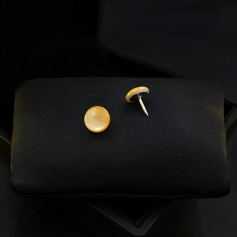 10mm Exquisite Mini Natural Shell Anti-Exposure Buckle Small Brooch High-End Simple Round Clothes Fixing Pins Jewelry Brooch Pin
10mm Exquisite Mini Natural Shell Anti-Exposure Buckle Small Brooch High-End Simple Round Clothes Fixing Pins Jewelry Brooch Pin