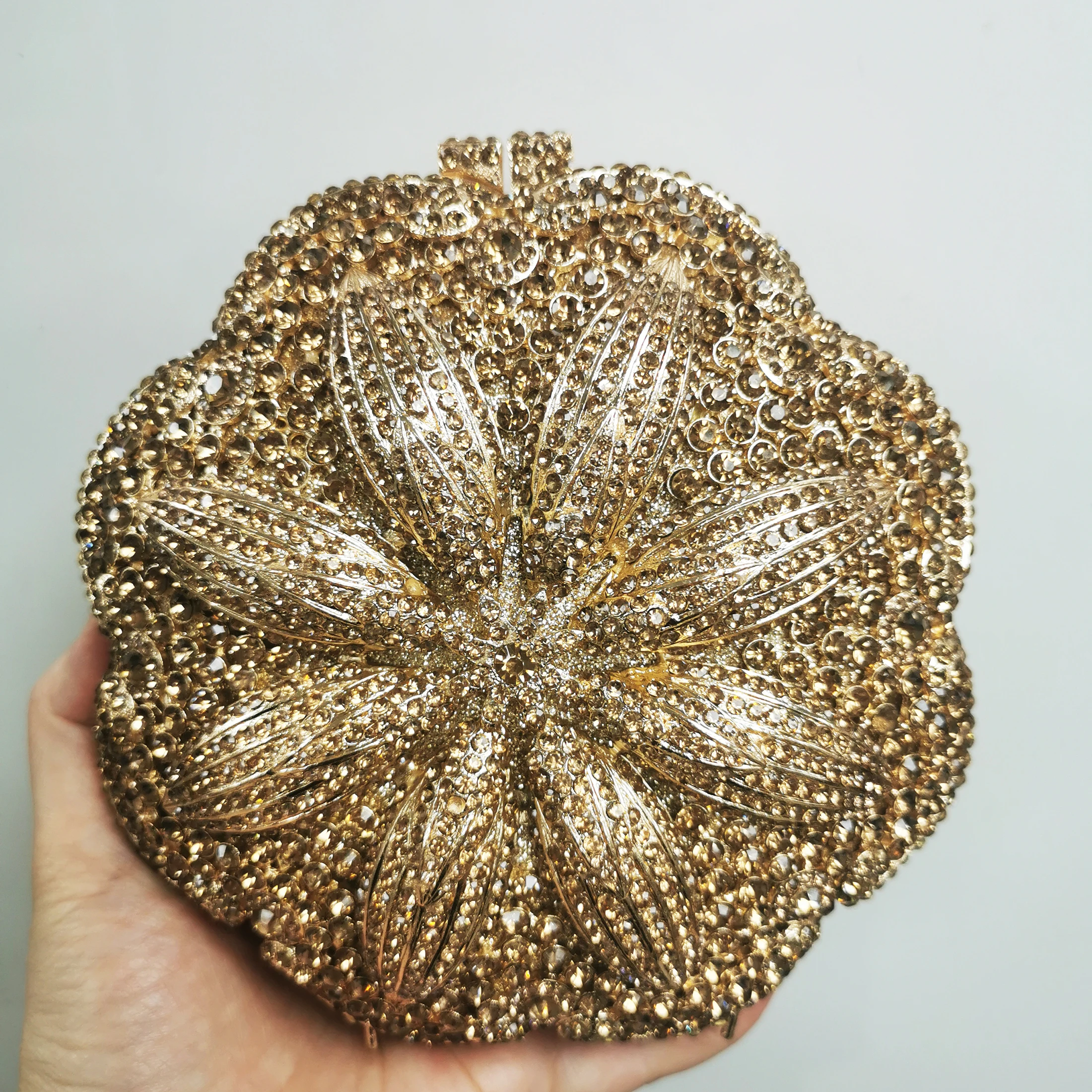 Woman Gold Silver Blue Green Champagne AB Diamond Handbag Crystal Flower Wedding Bridal Bag Party Dinner Floral Mini Lady Purse
Woman Gold Silver Blue Green Champagne AB Diamond Handbag Crystal Flower Wedding Bridal Bag Party Dinner Floral Mini Lady Purse