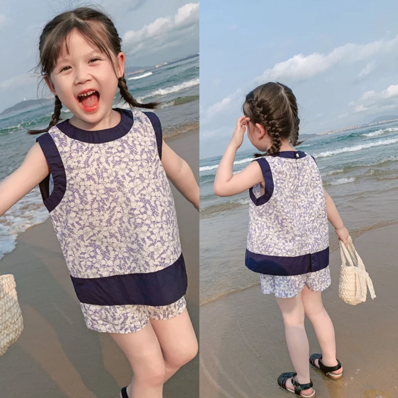 2023 Girls Summer New Beach Vacation Casual Suit Korean Children's Floral Color-block Sleeveless Top+Shorts 2-piece Set for Kids
2023 Girls Summer New Beach Vacation Casual Suit Korean Children's Floral Color-block Sleeveless Top+Shorts 2-piece Set for Kids
